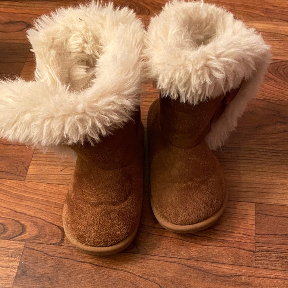 Warm Tan Kids Boots with Plush Lining